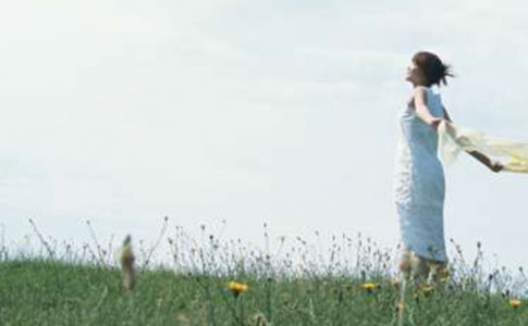 自由を満喫する女性